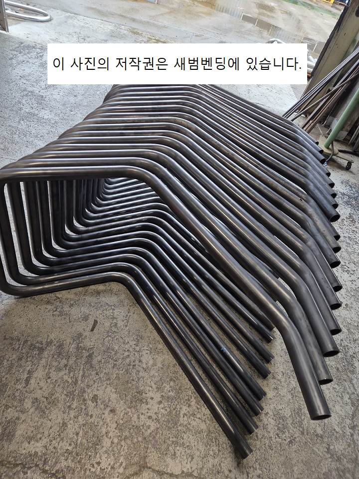 42 야외운동기구 역기올리기.jpg